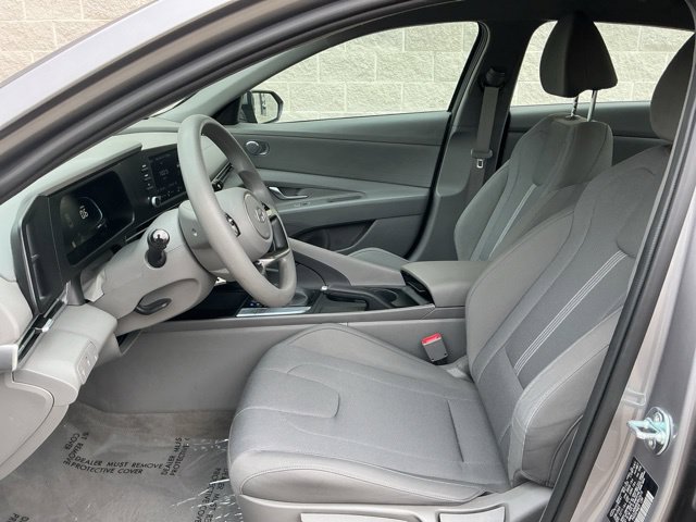Used 2024 Hyundai Elantra SE FWD image 13