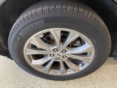 Used 2023 Ford Explorer XLT w/ Equipment Group 202A image 14