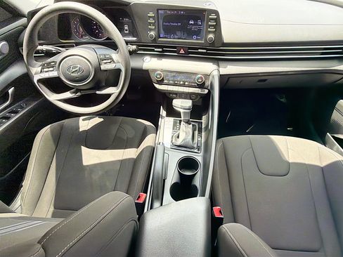 Used 2022 Hyundai Elantra SEL FWD image 15