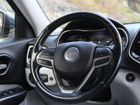 Used 2019 Jeep Cherokee Limited image 20