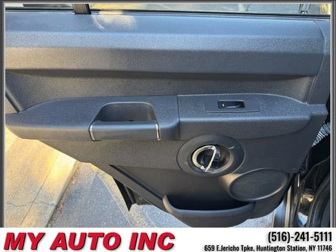 Used 2008 Jeep Commander Limited image 38