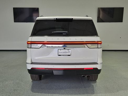 Used 2024 Lincoln Navigator L Reserve AWD/4WD image 7