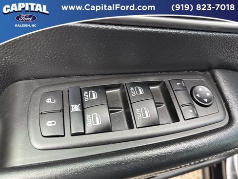 Used 2025 Chrysler Pacifica Select FWD image 21