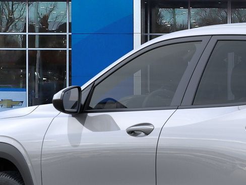 New 2026 Chevrolet Trax LS w/ LS Convenience Package FWD image 36