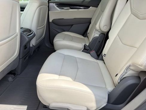 Used 2024 Cadillac XT6 Premium Luxury w/ Technology Package FWD image 16