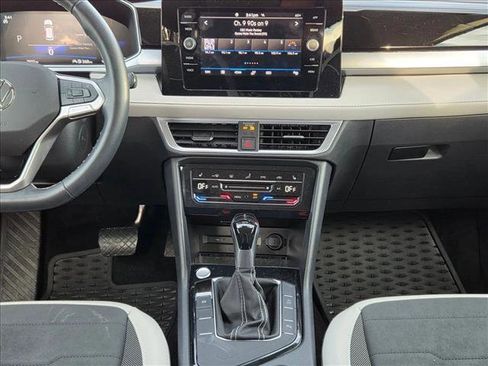 Certified 2025 Volkswagen Taos SE image 15