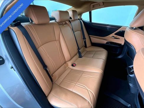 Used 2024 Lexus ES 350 Ultra Luxury w/ Accessory Package (Z2) image 36
