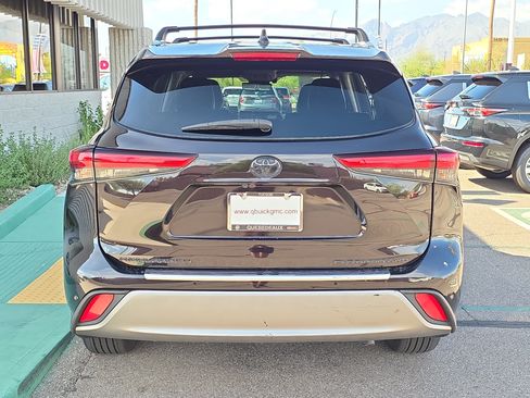 Used 2020 Toyota Highlander Platinum AWD/4WD image 6