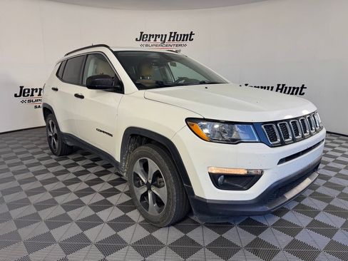 Used 2018 Jeep Compass Latitude w/ Popular Equipment Group AWD/4WD image 6