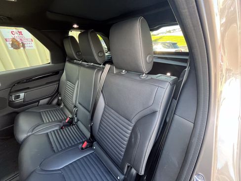 Used 2025 Land Rover Discovery S AWD/4WD image 29