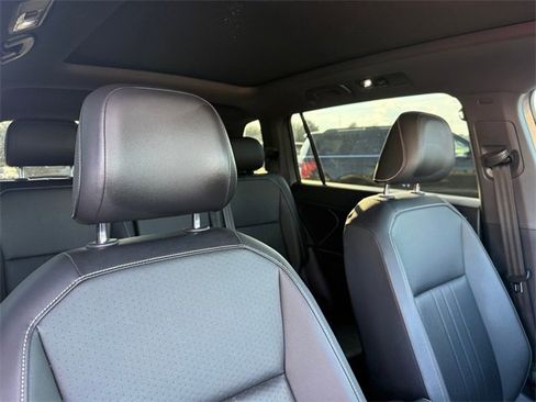 Used 2022 Volkswagen Tiguan SE R-Line image 24