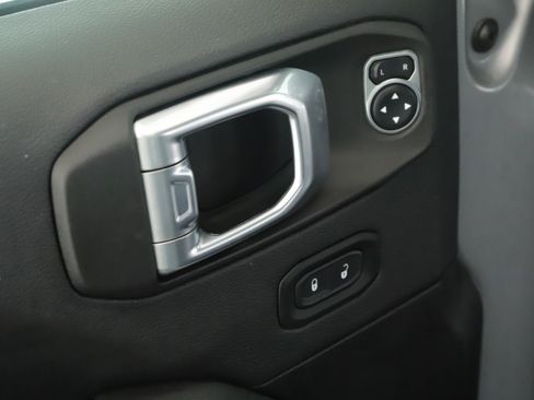 Used 2021 Jeep Wrangler Unlimited Sahara AWD/4WD image 7