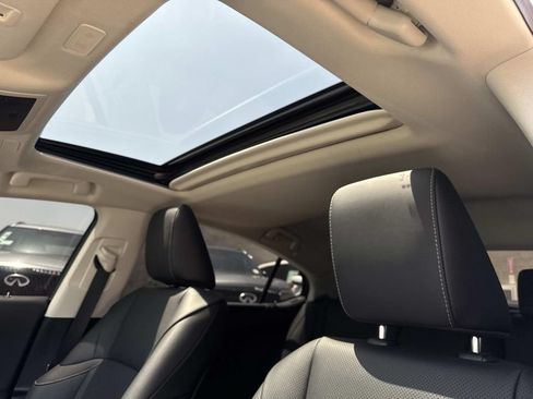 Used 2025 Lexus ES 300h w/ Premium Package FWD image 17