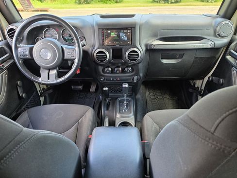 Used 2018 Jeep Wrangler Unlimited Sport w/ Connectivity Group AWD/4WD image 9