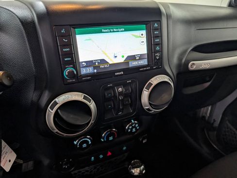 Used 2013 Jeep Wrangler Unlimited Sahara w/ Connectivity Group AWD/4WD image 10