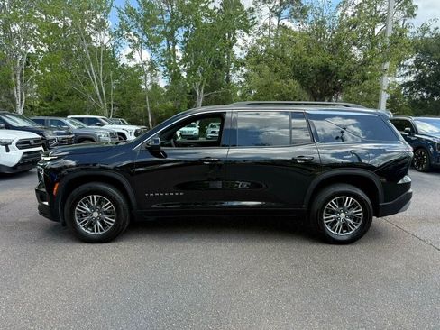 Used 2026 Chevrolet Traverse LT FWD image 2