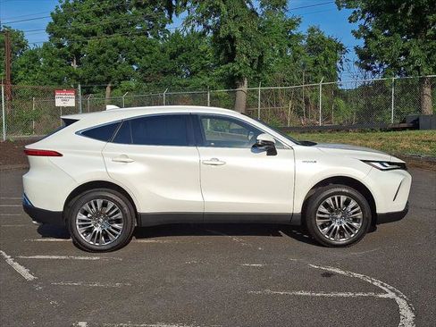 Certified 2021 Toyota Venza XLE w/ Softex Package AWD/4WD image 28