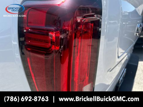 New 2025 GMC Sierra 1500 SLT w/ SLT Convenience Package image 14