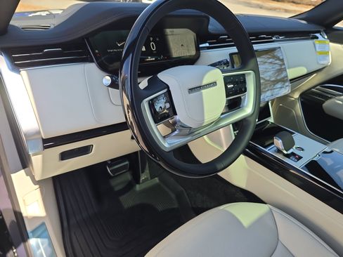 New 2026 Land Rover Range Rover Long Wheelbase SE image 16