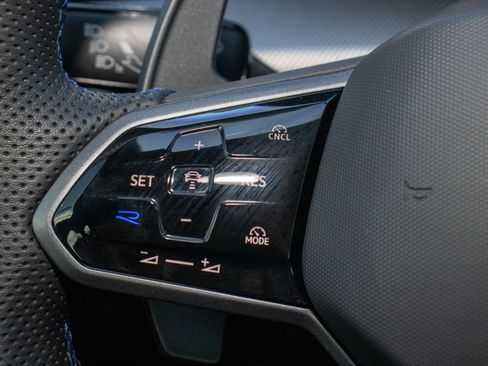 Used 2025 Volkswagen Golf w/ Euro Style Package image 27