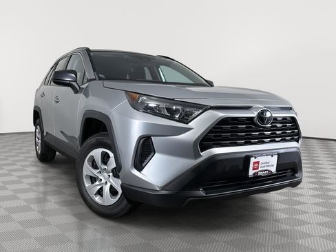 Used 2021 Toyota RAV4 LE image 1