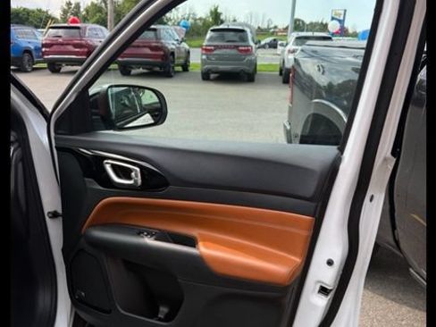 Used 2024 Jeep Compass Limited w/ Sun and Sound Group AWD/4WD image 7