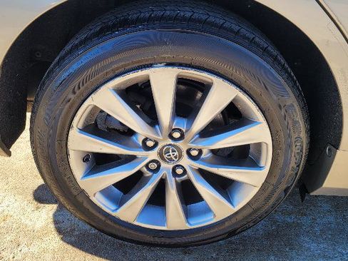 Used 2016 Toyota Camry XLE image 24