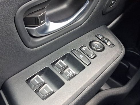 Used 2025 Honda Pilot TrailSport image 13