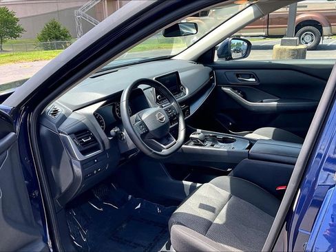 Used 2025 Nissan Rogue SV FWD image 19