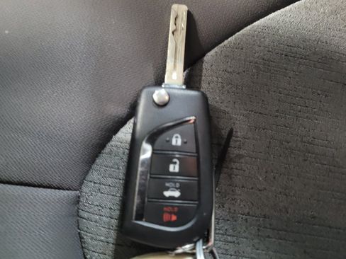 Used 2022 Toyota Camry LE image 32