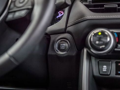 Used 2020 Toyota RAV4 Limited image 27