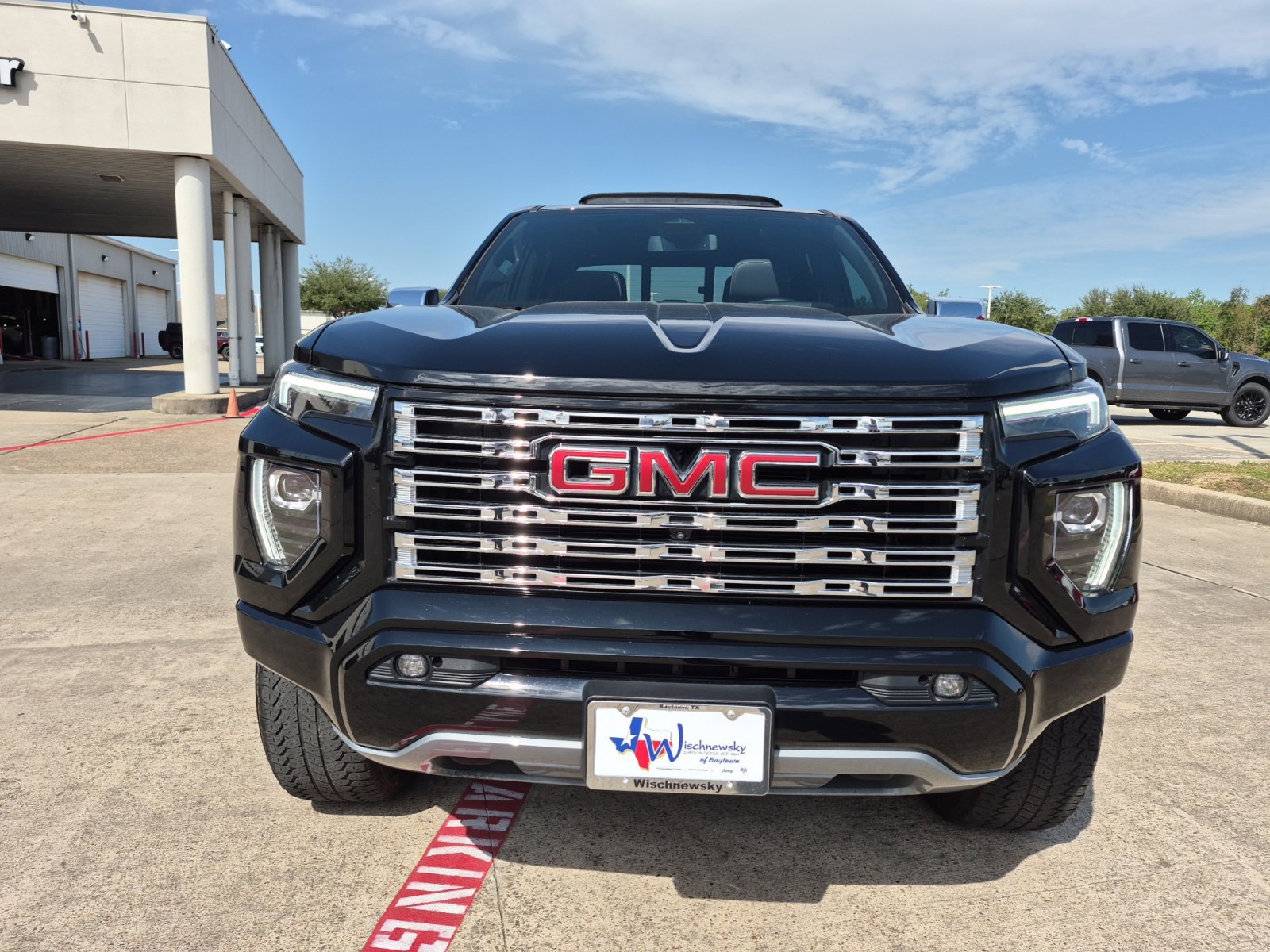Used 2025 GMC Canyon Denali AWD/4WD image 3