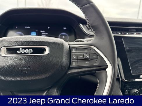 Used 2023 Jeep Grand Cherokee Laredo AWD/4WD image 20
