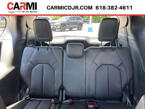 New 2027 Chrysler Pacifica Select FWD image 30