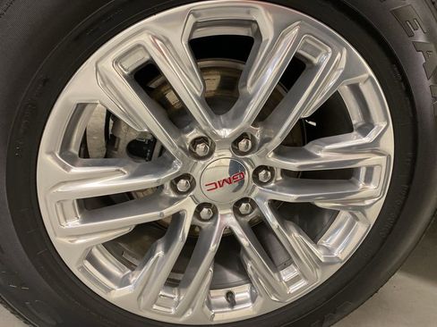 Used 2024 GMC Yukon XL SLT image 25