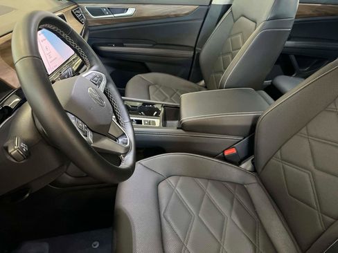 Certified 2025 Volkswagen Atlas SE image 21