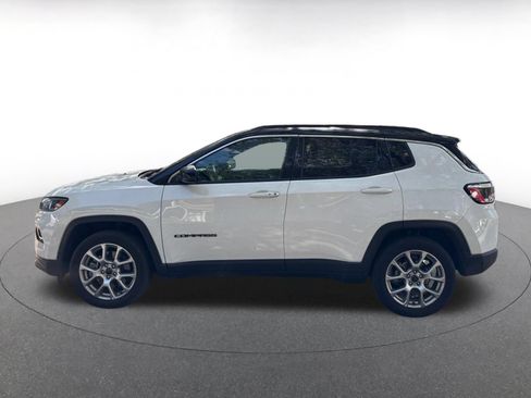 Used 2025 Jeep Compass Limited AWD/4WD image 4