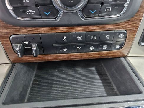 Used 2013 RAM 2500 Laramie w/ Cold Weather Group image 23