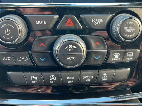 Used 2019 Jeep Grand Cherokee Limited w/ Luxury Group II image 27