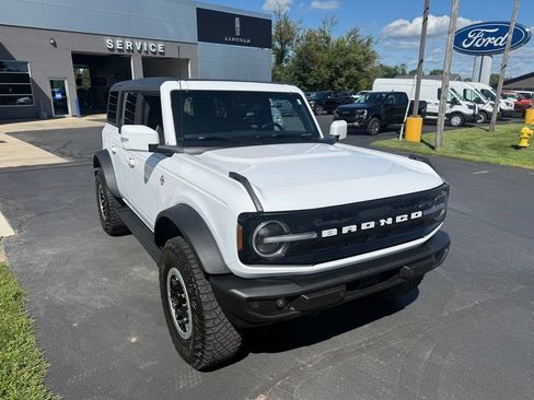 Certified 2023 Ford Bronco Outer Banks w/ Sasquatch Package AWD/4WD image 3