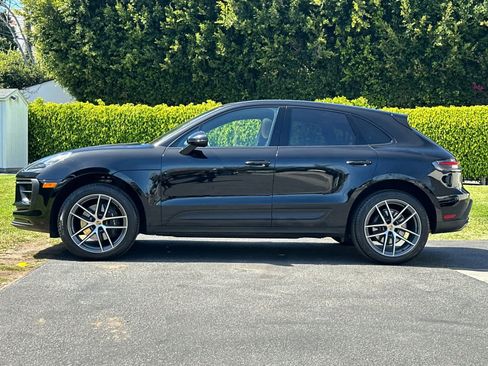 Certified 2022 Porsche Macan AWD/4WD image 2