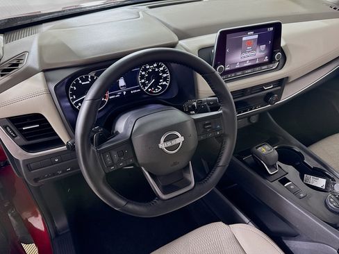 Used 2025 Nissan Rogue SV image 22