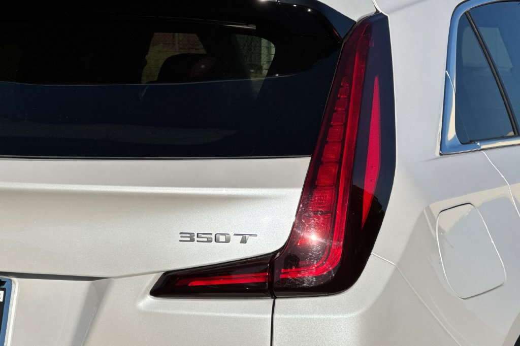 Used 2022 Cadillac XT4 Luxury w/ Driver Awareness Package FWD image 33