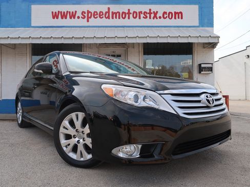 Used 2011 Toyota Avalon image 2