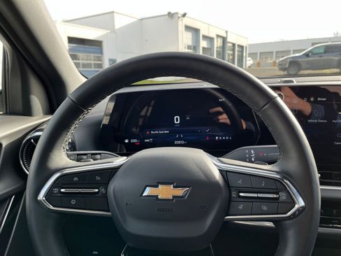 Used 2025 Chevrolet Equinox LT image 28