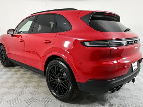 Used 2025 Porsche Cayenne image 6