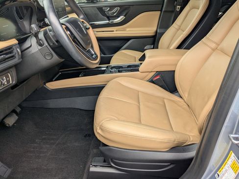 Used 2022 Lincoln Corsair Reserve w/ Elements Package FWD image 9