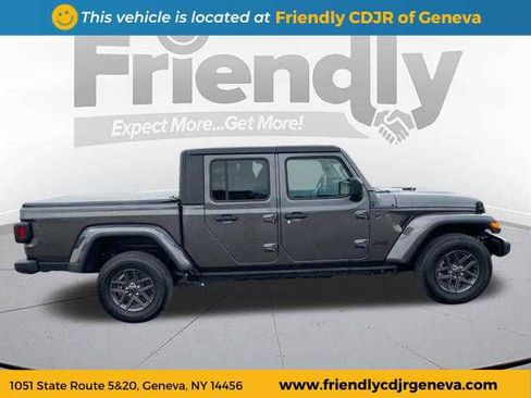 Used 2024 Jeep Gladiator Sport image 4