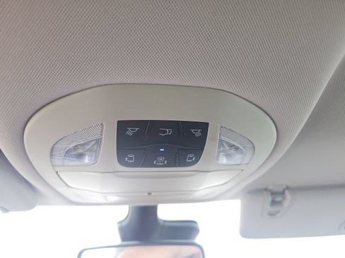 Used 2023 Chrysler Voyager LX FWD image 13