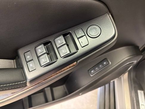 Used 2018 Chevrolet Suburban LT AWD/4WD image 13